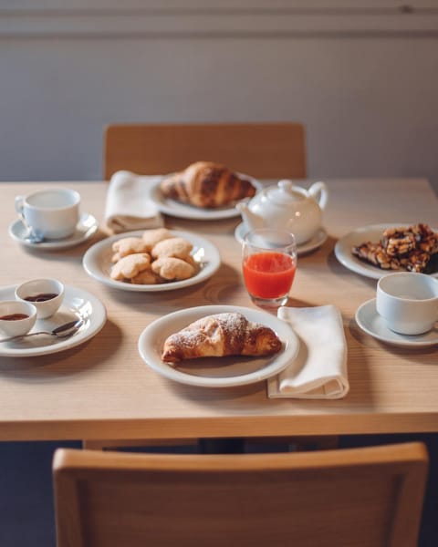 Breakfast, Continental breakfast, Buffet breakfast, Italian breakfast