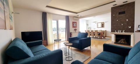 SEA VIEW- spacious apartment with shared pool Apartment in Split