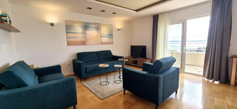 SEA VIEW- spacious apartment with shared pool Apartment in Split