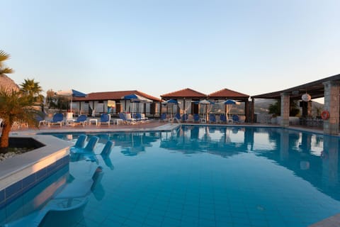 Pool view, Swimming pool, sunbed