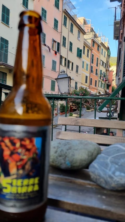 Property building, Balcony/Terrace, Food and drinks, City view