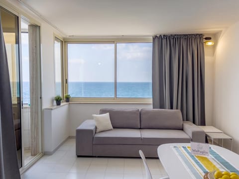 Living room, Sea view