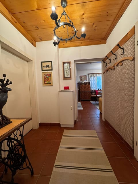 Other, Photo of the whole room, Decorative detail, Decorative detail