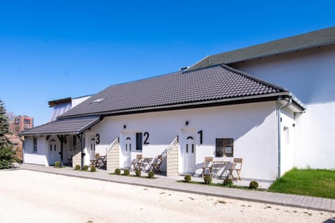 Property building, Patio, Facade/entrance