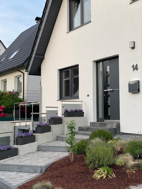 Property building, Patio, Facade/entrance