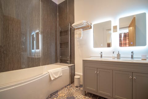 Shower, Bathroom, Bedroom, Bath, towels