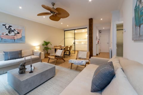 Living room, Seating area, fireplace