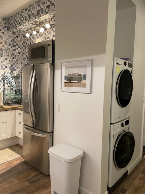Kitchen or kitchenette, washing machine, dryer
