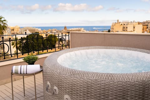 LA88 Bayview Penthouse with Jacuzzi Apartment in Sliema