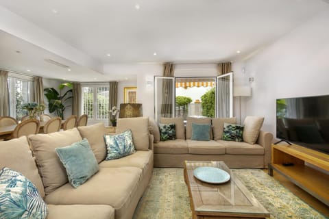 Communal lounge/ TV room, Living room
