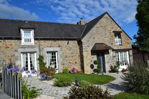 Property building, Facade/entrance, Garden