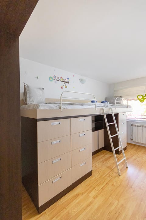 Photo of the whole room, Bedroom, bunk bed