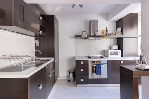 Coffee/tea facilities, Kitchen or kitchenette, oven, stove, toaster