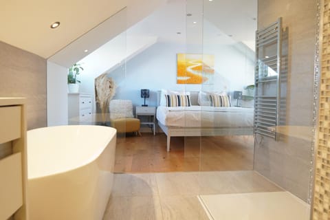 Bed, Photo of the whole room, Bedroom, Bath