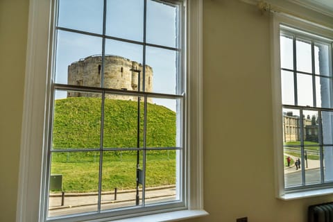 Nearby landmark, View (from property/room), Landmark view