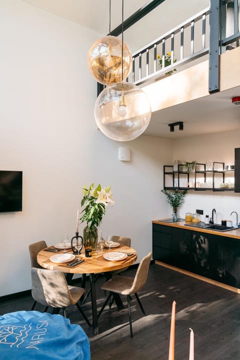 Kitchen or kitchenette, Living room, Seating area, Dining area