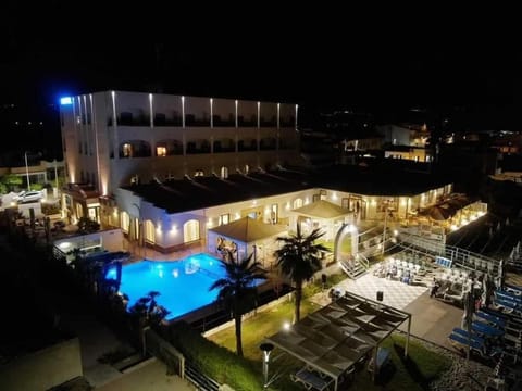 Bird's eye view, Pool view