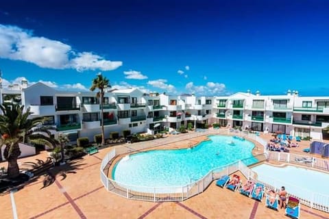 Pool view, Swimming pool, sunbed