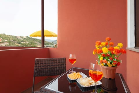 View (from property/room), Balcony/Terrace, Food and drinks