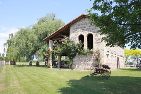 Property building, Day, Natural landscape, Garden, Garden view