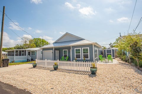 Property building, Patio, Parking