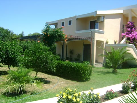 Property building, Day, Garden