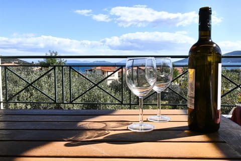 Pavlos' cottage with beach view House in Argolis, Greece