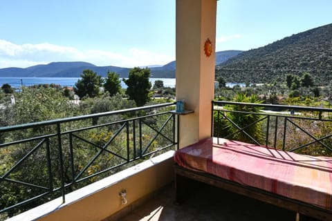 Pavlos' cottage with beach view House in Argolis, Greece