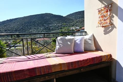 Pavlos' cottage with beach view House in Argolis, Greece