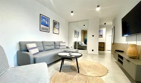 Communal lounge/ TV room, Children play ground, TV and multimedia, Living room, Seating area, Beach