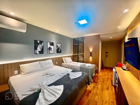 Bed, TV and multimedia, Bedroom