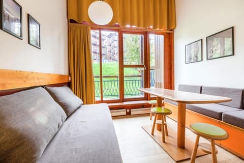 Bed, Living room, kitchen