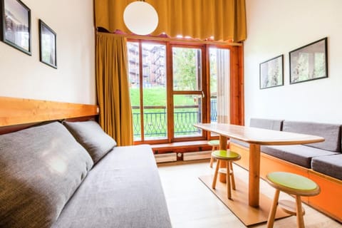 Bed, Living room, kitchen