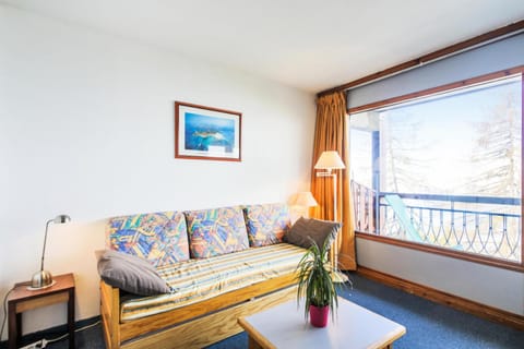 Bed, Living room