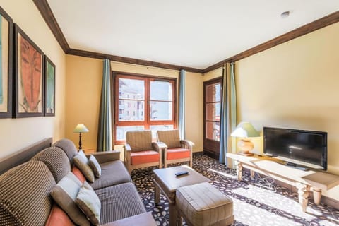 Bed, Living room, fireplace, kitchen