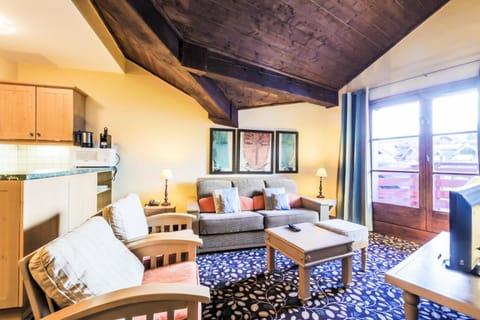 Bed, fireplace, kitchen