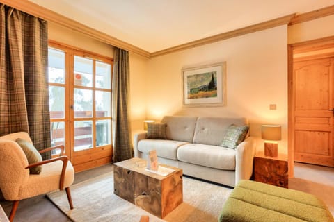 Bed, Living room, Bedroom, fireplace, furniture, kitchen