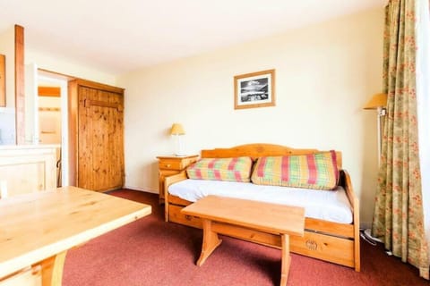 Bed, Living room