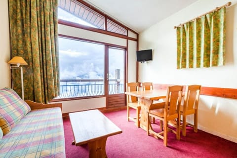 Bed, Bedroom, kitchen