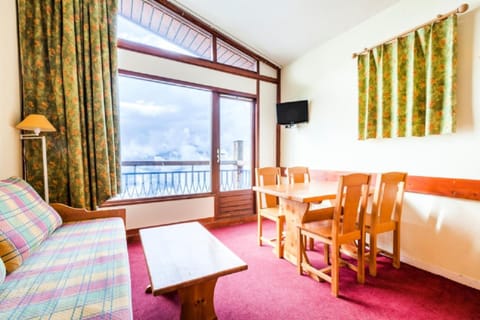 Bed, Bedroom, kitchen
