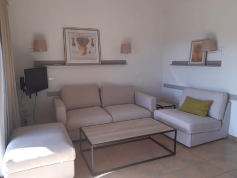 Bed, Living room