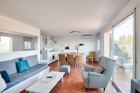 Bed, furniture, kitchen