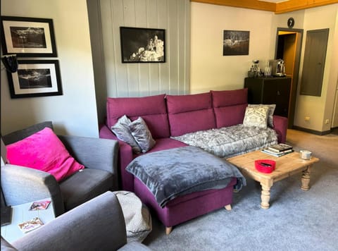 Bed, Living room