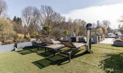 Loft sur l'eau avec parking Apartment in Suresnes