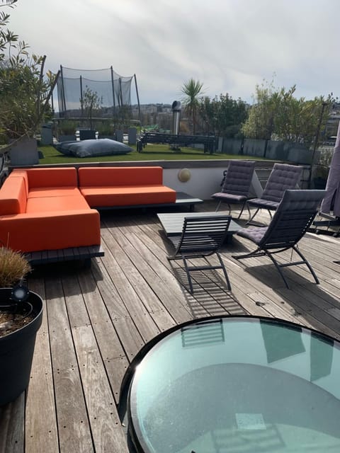 Loft sur l'eau avec parking Apartment in Suresnes