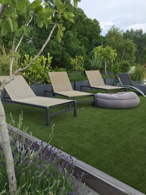 Loft sur l'eau avec parking Apartment in Suresnes