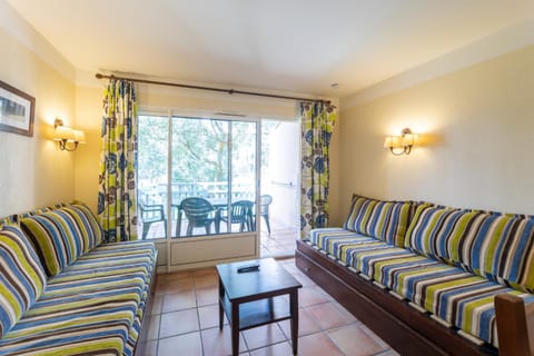 Bed, Bedroom, kitchen
