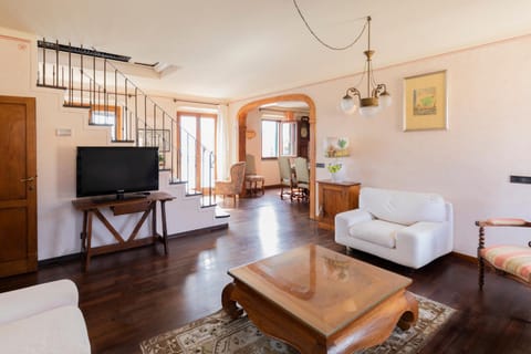 TV and multimedia, Seating area