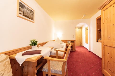 Hotel Garni Tyola Bed and Breakfast in Ischgl