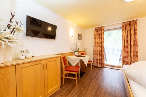 Hotel Garni Tyola Bed and Breakfast in Ischgl